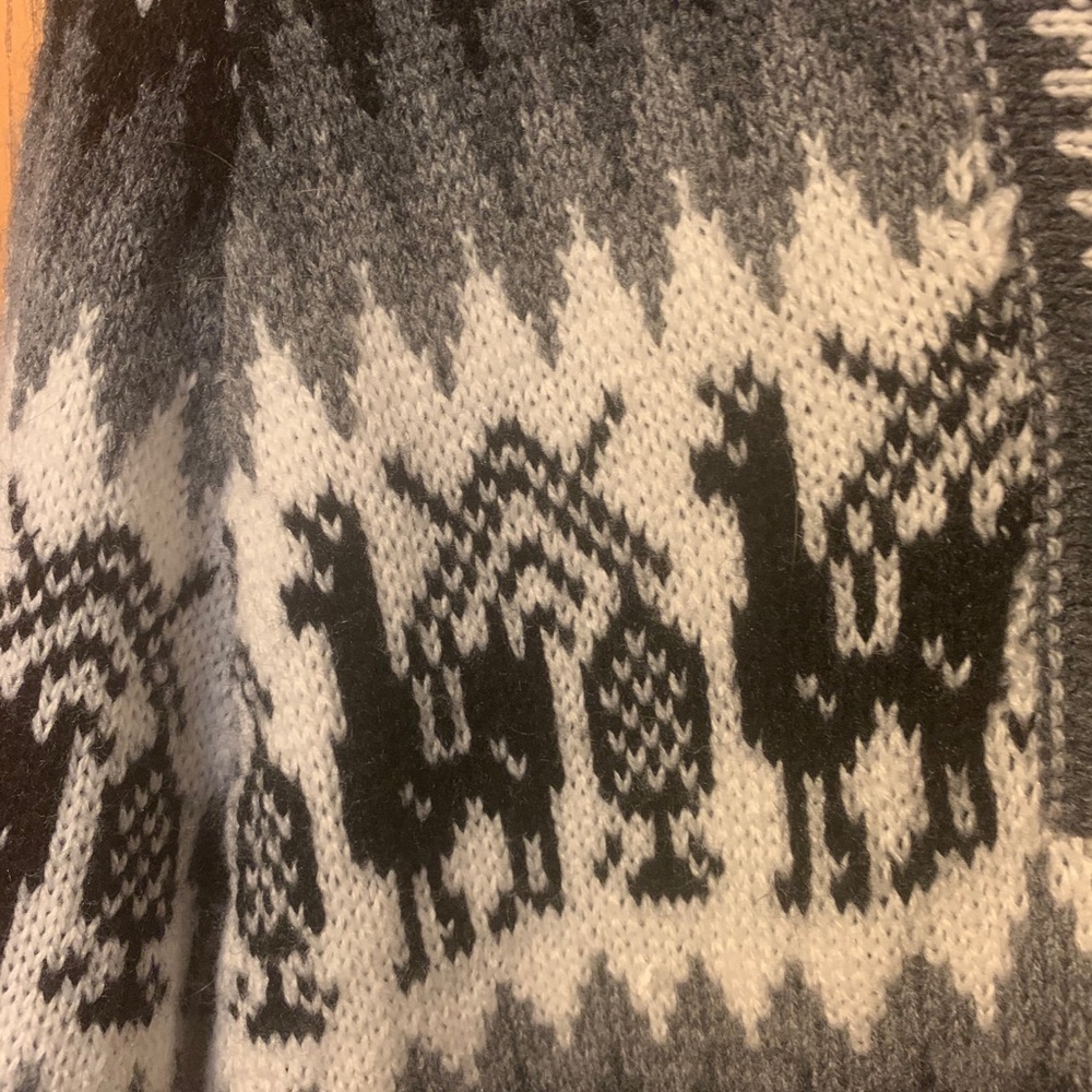 Gray sweatshirt - Picture 2 of 10